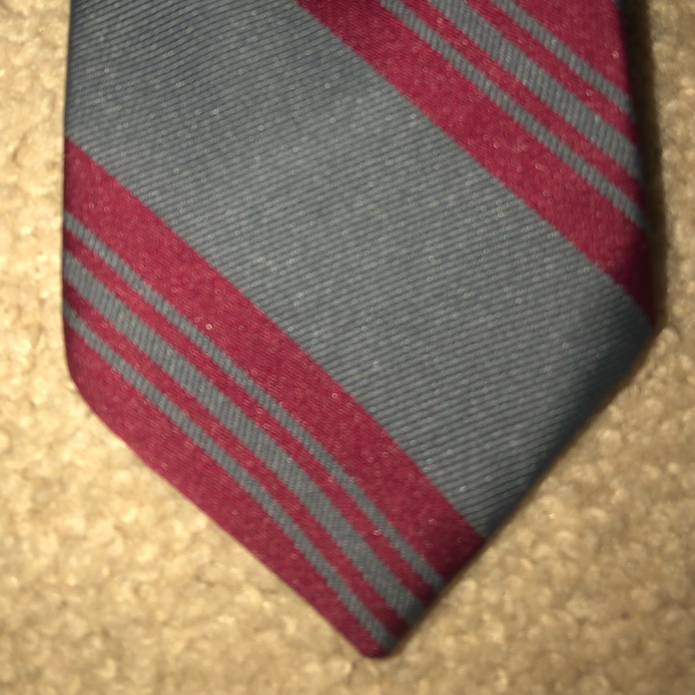 Men’s striped neck tie.